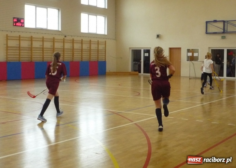 Zdjęcie w galerii na portalu naszraciborz.pl: Półfinał wojewódzkiego turnieju w unihokeju dziewcząt i chłopców wiadomości z regionu