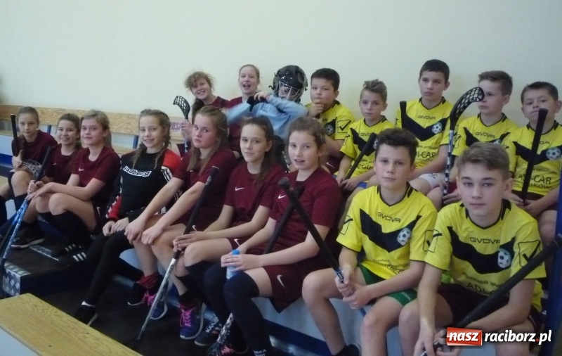 Zdjęcie w galerii na portalu naszraciborz.pl: Półfinał wojewódzkiego turnieju w unihokeju dziewcząt i chłopców wiadomości z regionu