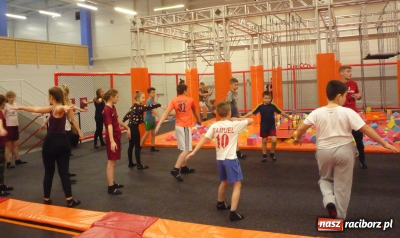 Zdjęcie w galerii na portalu naszraciborz.pl: Półfinał wojewódzkiego turnieju w unihokeju dziewcząt i chłopców wiadomości z regionu