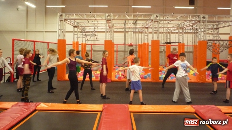 Zdjęcie w galerii na portalu naszraciborz.pl: Półfinał wojewódzkiego turnieju w unihokeju dziewcząt i chłopców wiadomości z regionu