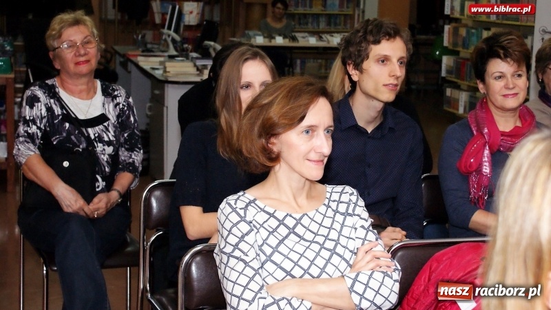 Zdjęcie w galerii na portalu naszraciborz.pl: Łukasz Orbitowski gościł w raciborskiej bibliotece wiadomości z regionu