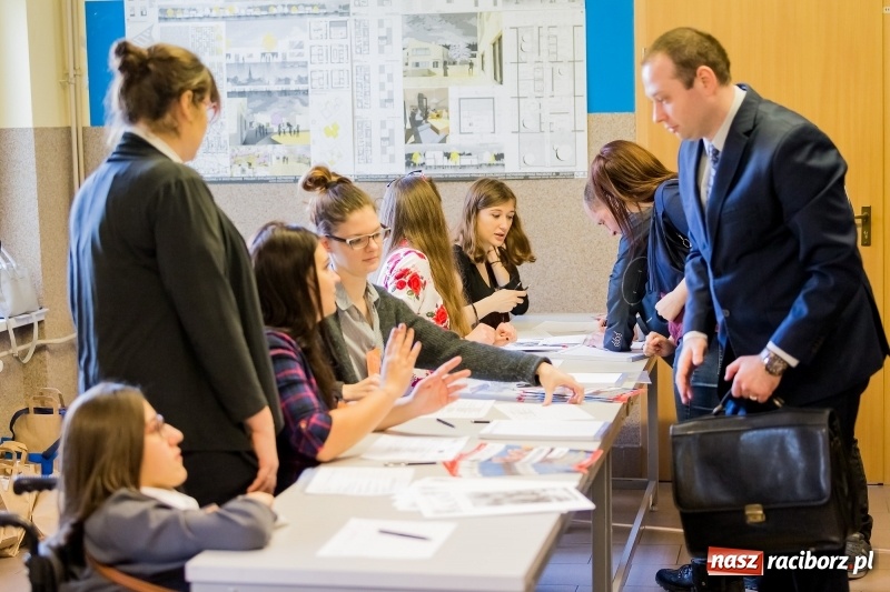 Zdjęcie w galerii na portalu naszraciborz.pl: Międzynarodowa konferencja naukowa z udziałem Europosła prof. Jerzego Buzka w PWSZ w Raciborzu wiadomości z regionu