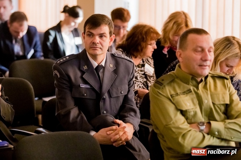 Zdjęcie w galerii na portalu naszraciborz.pl: Międzynarodowa konferencja naukowa z udziałem Europosła prof. Jerzego Buzka w PWSZ w Raciborzu wiadomości z regionu