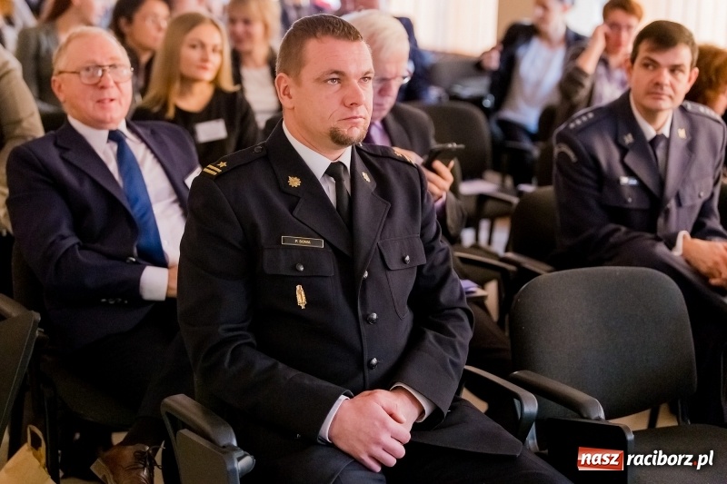 Zdjęcie w galerii na portalu naszraciborz.pl: Międzynarodowa konferencja naukowa z udziałem Europosła prof. Jerzego Buzka w PWSZ w Raciborzu wiadomości z regionu