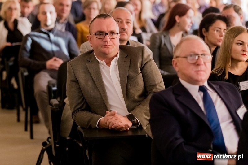 Zdjęcie w galerii na portalu naszraciborz.pl: Międzynarodowa konferencja naukowa z udziałem Europosła prof. Jerzego Buzka w PWSZ w Raciborzu wiadomości z regionu