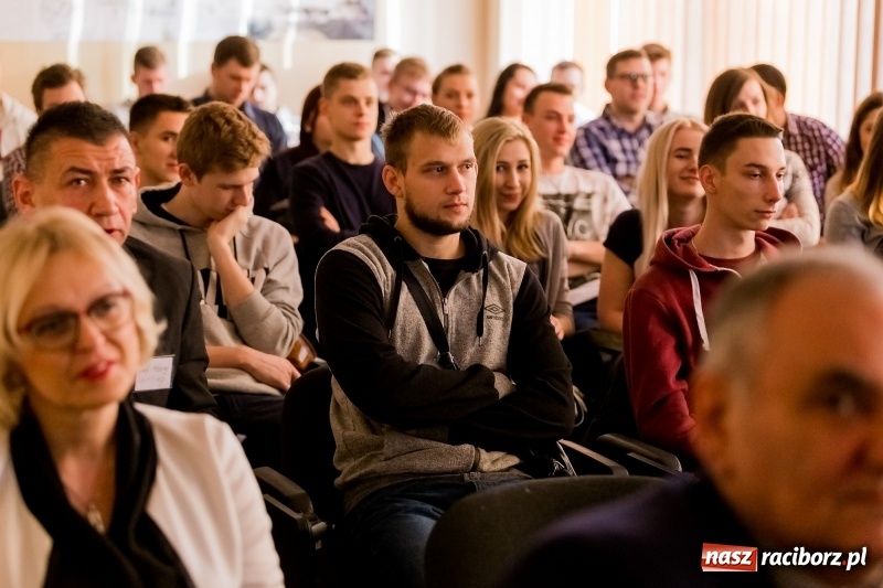 Zdjęcie w galerii na portalu naszraciborz.pl: Międzynarodowa konferencja naukowa z udziałem Europosła prof. Jerzego Buzka w PWSZ w Raciborzu wiadomości z regionu