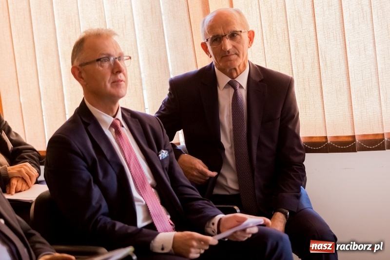 Zdjęcie w galerii na portalu naszraciborz.pl: Międzynarodowa konferencja naukowa z udziałem Europosła prof. Jerzego Buzka w PWSZ w Raciborzu wiadomości z regionu