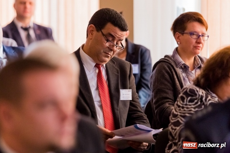 Zdjęcie w galerii na portalu naszraciborz.pl: Międzynarodowa konferencja naukowa z udziałem Europosła prof. Jerzego Buzka w PWSZ w Raciborzu wiadomości z regionu