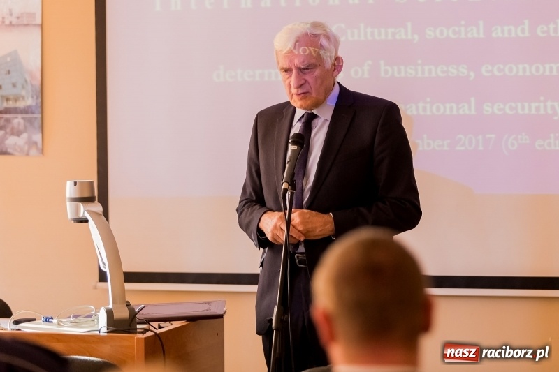 Zdjęcie w galerii na portalu naszraciborz.pl: Międzynarodowa konferencja naukowa z udziałem Europosła prof. Jerzego Buzka w PWSZ w Raciborzu wiadomości z regionu