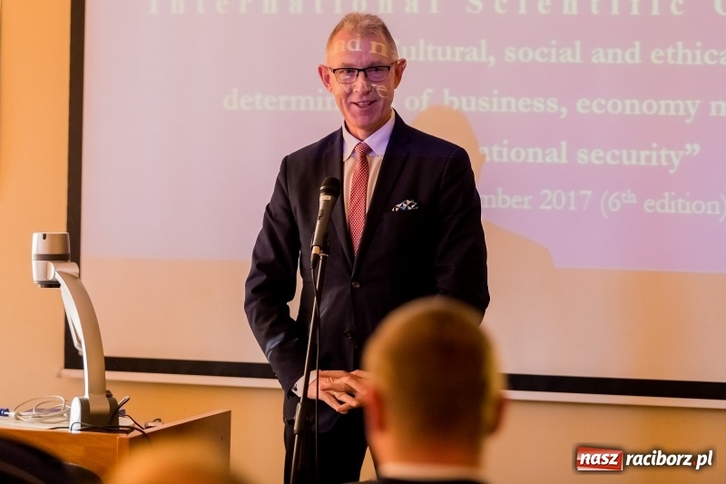 Zdjęcie w galerii na portalu naszraciborz.pl: Międzynarodowa konferencja naukowa z udziałem Europosła prof. Jerzego Buzka w PWSZ w Raciborzu wiadomości z regionu