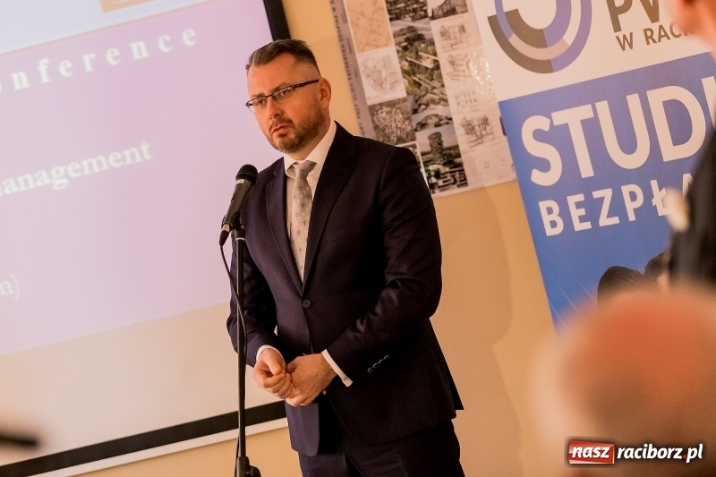 Zdjęcie w galerii na portalu naszraciborz.pl: Międzynarodowa konferencja naukowa z udziałem Europosła prof. Jerzego Buzka w PWSZ w Raciborzu wiadomości z regionu