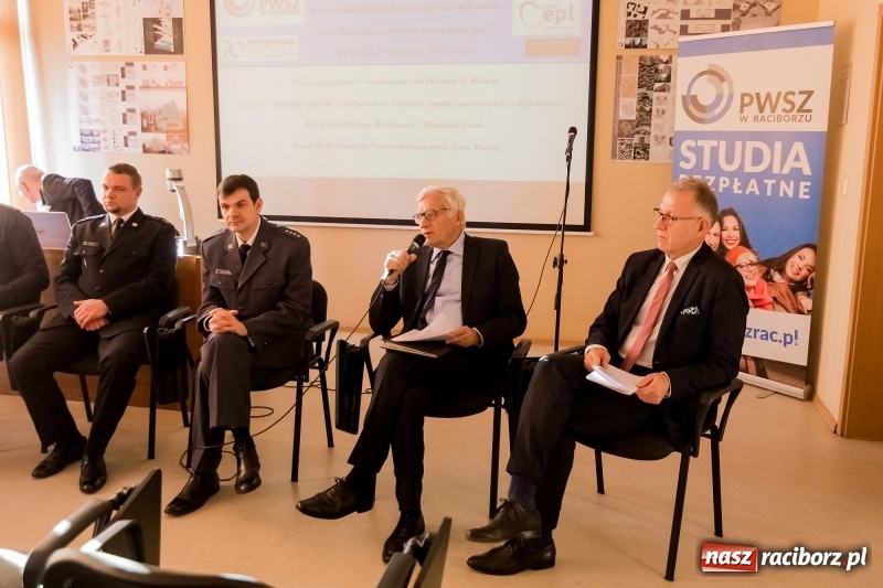 Zdjęcie w galerii na portalu naszraciborz.pl: Międzynarodowa konferencja naukowa z udziałem Europosła prof. Jerzego Buzka w PWSZ w Raciborzu wiadomości z regionu