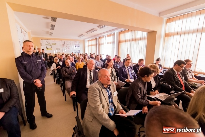 Zdjęcie w galerii na portalu naszraciborz.pl: Międzynarodowa konferencja naukowa z udziałem Europosła prof. Jerzego Buzka w PWSZ w Raciborzu wiadomości z regionu