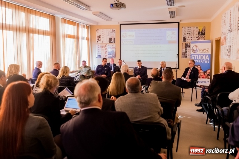 Zdjęcie w galerii na portalu naszraciborz.pl: Międzynarodowa konferencja naukowa z udziałem Europosła prof. Jerzego Buzka w PWSZ w Raciborzu wiadomości z regionu