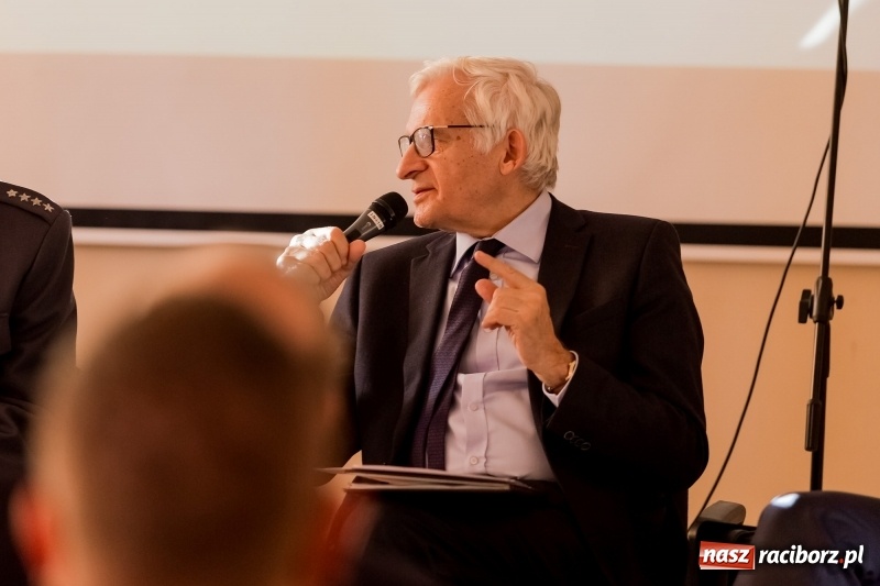 Zdjęcie w galerii na portalu naszraciborz.pl: Międzynarodowa konferencja naukowa z udziałem Europosła prof. Jerzego Buzka w PWSZ w Raciborzu wiadomości z regionu