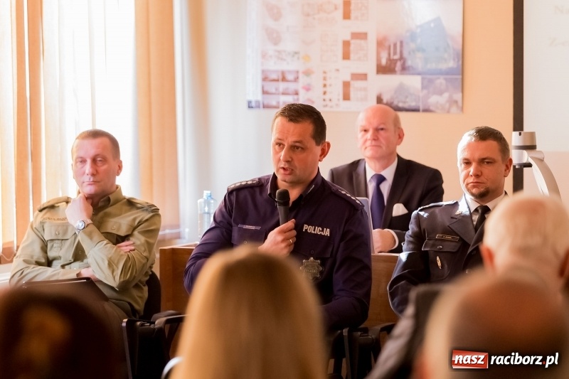 Zdjęcie w galerii na portalu naszraciborz.pl: Międzynarodowa konferencja naukowa z udziałem Europosła prof. Jerzego Buzka w PWSZ w Raciborzu wiadomości z regionu
