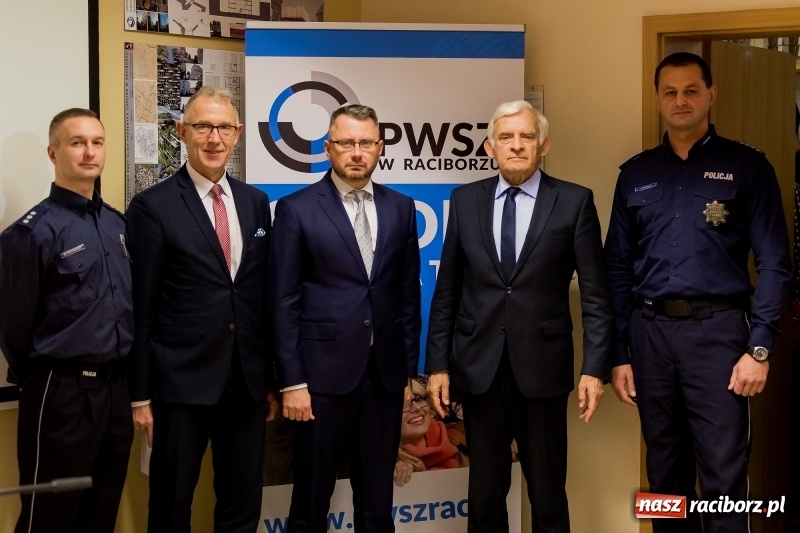 Zdjęcie w galerii na portalu naszraciborz.pl: Międzynarodowa konferencja naukowa z udziałem Europosła prof. Jerzego Buzka w PWSZ w Raciborzu wiadomości z regionu