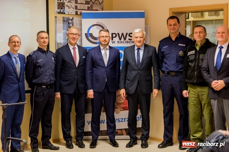 Zdjęcie w galerii na portalu naszraciborz.pl: Międzynarodowa konferencja naukowa z udziałem Europosła prof. Jerzego Buzka w PWSZ w Raciborzu wiadomości z regionu