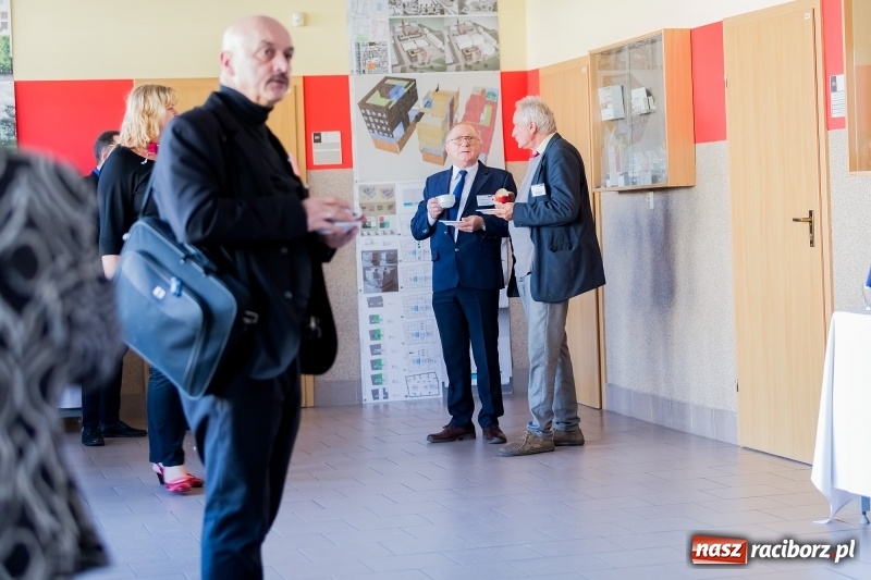 Zdjęcie w galerii na portalu naszraciborz.pl: Międzynarodowa konferencja naukowa z udziałem Europosła prof. Jerzego Buzka w PWSZ w Raciborzu wiadomości z regionu