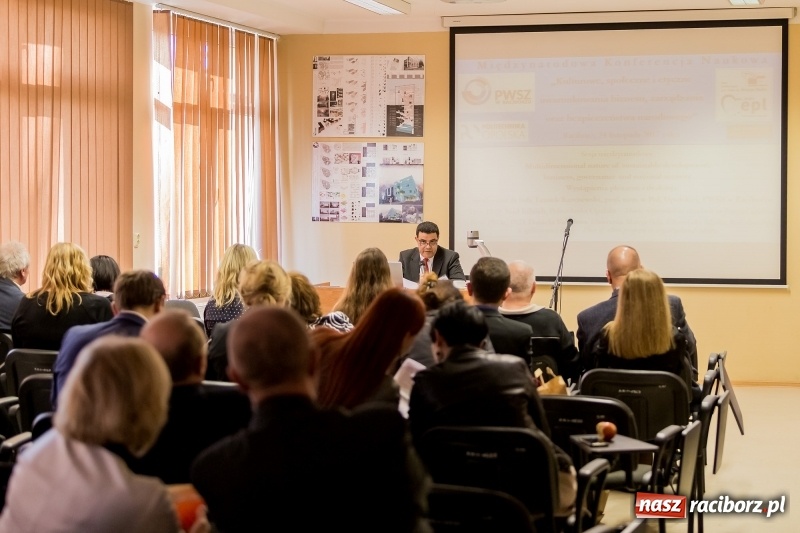 Zdjęcie w galerii na portalu naszraciborz.pl: Międzynarodowa konferencja naukowa z udziałem Europosła prof. Jerzego Buzka w PWSZ w Raciborzu wiadomości z regionu