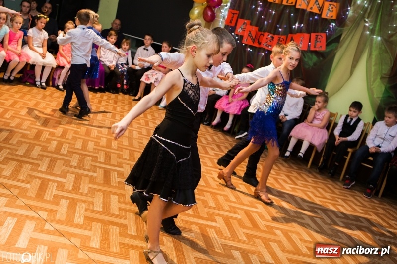 Zdjęcie w galerii na portalu naszraciborz.pl: Jesienne tańczenie na rozkręcenie w MDK wiadomości z regionu