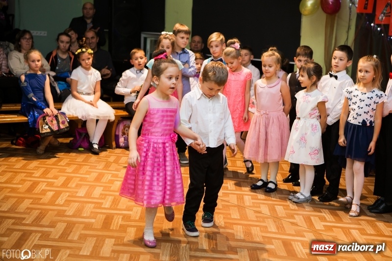 Zdjęcie w galerii na portalu naszraciborz.pl: Jesienne tańczenie na rozkręcenie w MDK wiadomości z regionu