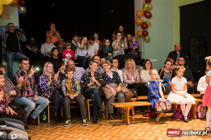 Zdjęcie w galerii na portalu naszraciborz.pl: Jesienne tańczenie na rozkręcenie w MDK wiadomości z regionu