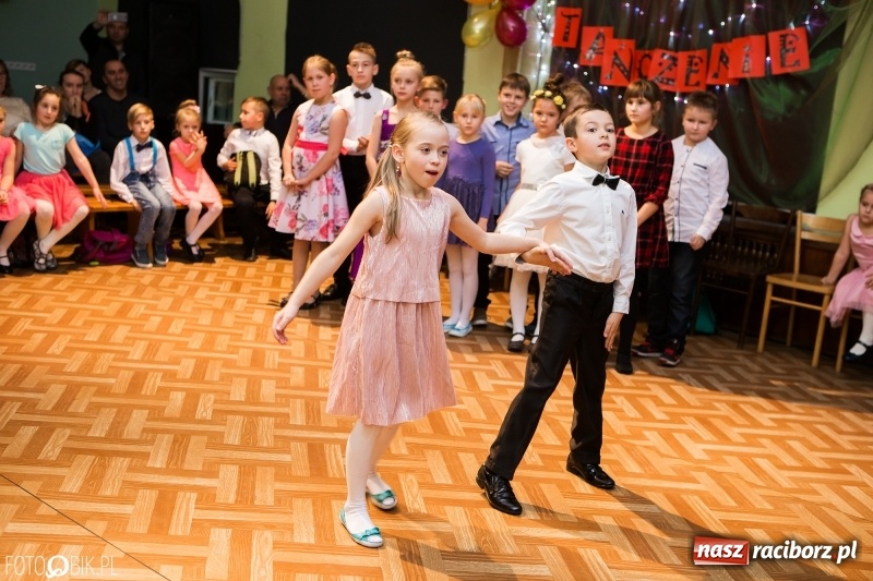 Zdjęcie w galerii na portalu naszraciborz.pl: Jesienne tańczenie na rozkręcenie w MDK wiadomości z regionu