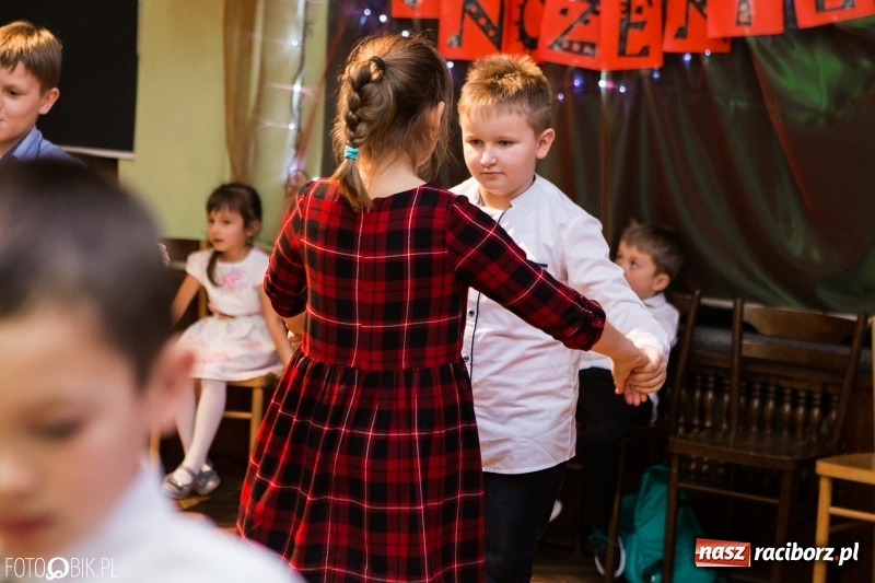 Zdjęcie w galerii na portalu naszraciborz.pl: Jesienne tańczenie na rozkręcenie w MDK wiadomości z regionu