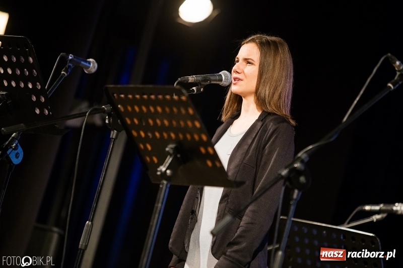 Zdjęcie w galerii na portalu naszraciborz.pl: XVII Zaduszki Poetyckie Atlantydy w Domu Kultury Strzecha wiadomości z regionu