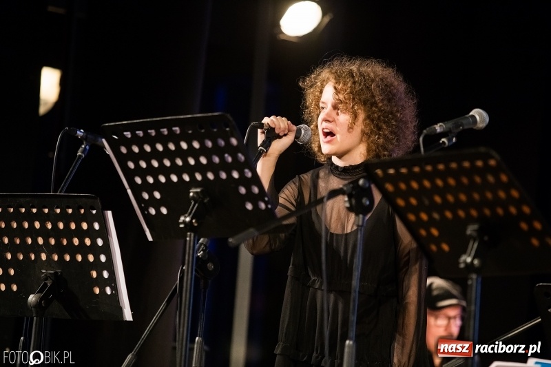 Zdjęcie w galerii na portalu naszraciborz.pl: XVII Zaduszki Poetyckie Atlantydy w Domu Kultury Strzecha wiadomości z regionu