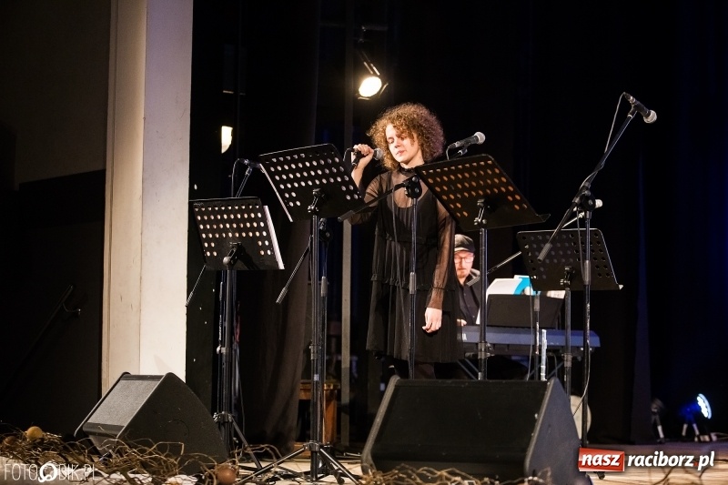 Zdjęcie w galerii na portalu naszraciborz.pl: XVII Zaduszki Poetyckie Atlantydy w Domu Kultury Strzecha wiadomości z regionu