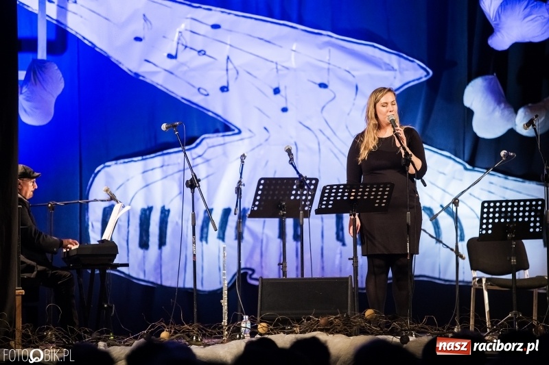 Zdjęcie w galerii na portalu naszraciborz.pl: XVII Zaduszki Poetyckie Atlantydy w Domu Kultury Strzecha wiadomości z regionu