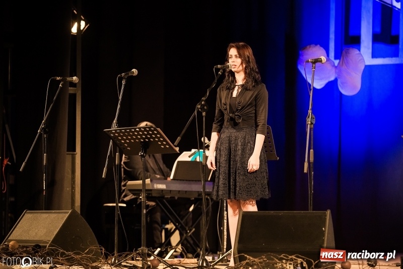 Zdjęcie w galerii na portalu naszraciborz.pl: XVII Zaduszki Poetyckie Atlantydy w Domu Kultury Strzecha wiadomości z regionu