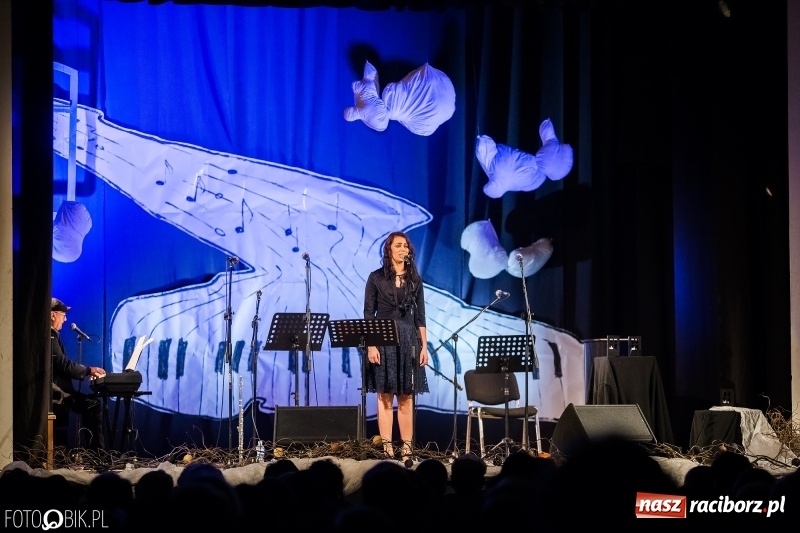Zdjęcie w galerii na portalu naszraciborz.pl: XVII Zaduszki Poetyckie Atlantydy w Domu Kultury Strzecha wiadomości z regionu