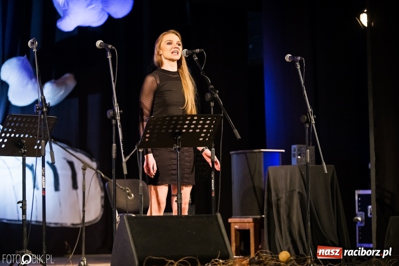 Zdjęcie w galerii na portalu naszraciborz.pl: XVII Zaduszki Poetyckie Atlantydy w Domu Kultury Strzecha wiadomości z regionu