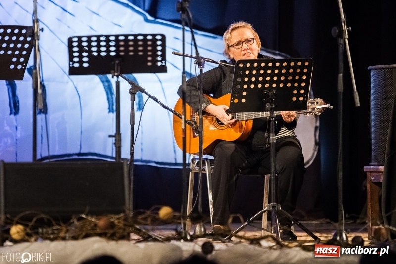 Zdjęcie w galerii na portalu naszraciborz.pl: XVII Zaduszki Poetyckie Atlantydy w Domu Kultury Strzecha wiadomości z regionu