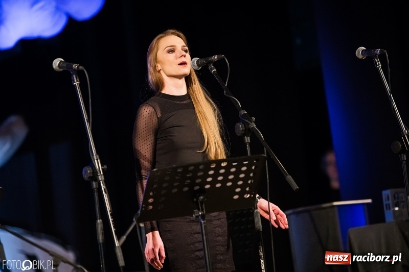 Zdjęcie w galerii na portalu naszraciborz.pl: XVII Zaduszki Poetyckie Atlantydy w Domu Kultury Strzecha wiadomości z regionu