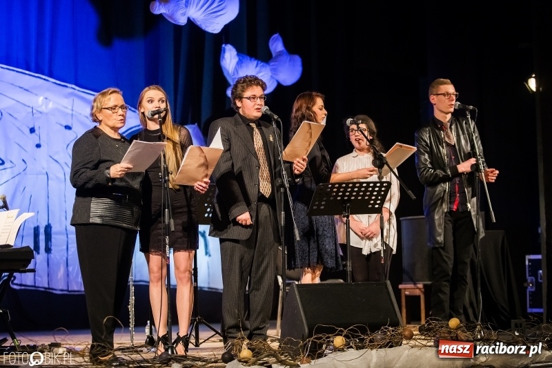 Zdjęcie w galerii na portalu naszraciborz.pl: XVII Zaduszki Poetyckie Atlantydy w Domu Kultury Strzecha wiadomości z regionu