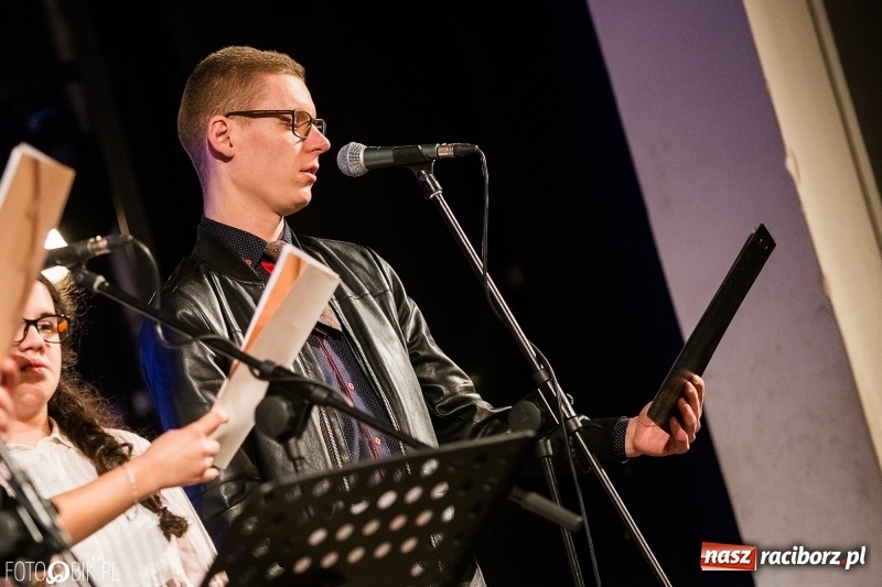 Zdjęcie w galerii na portalu naszraciborz.pl: XVII Zaduszki Poetyckie Atlantydy w Domu Kultury Strzecha wiadomości z regionu