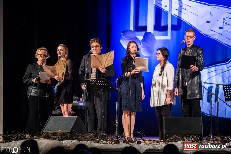 Zdjęcie w galerii na portalu naszraciborz.pl: XVII Zaduszki Poetyckie Atlantydy w Domu Kultury Strzecha wiadomości z regionu