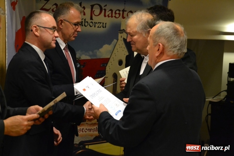 Zdjęcie w galerii na portalu naszraciborz.pl: 30-lecia Klubu Olimpijczyka Sokół. Uroczysta gala na Zamku Piastowskim  wiadomości z regionu