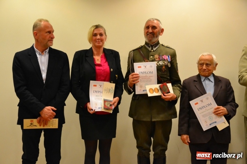 Zdjęcie w galerii na portalu naszraciborz.pl: 30-lecia Klubu Olimpijczyka Sokół. Uroczysta gala na Zamku Piastowskim  wiadomości z regionu