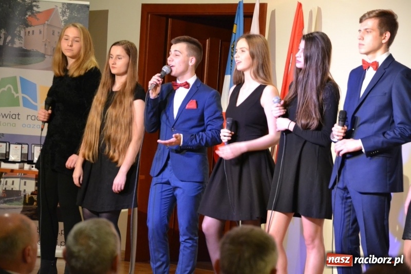 Zdjęcie w galerii na portalu naszraciborz.pl: 30-lecia Klubu Olimpijczyka Sokół. Uroczysta gala na Zamku Piastowskim  wiadomości z regionu