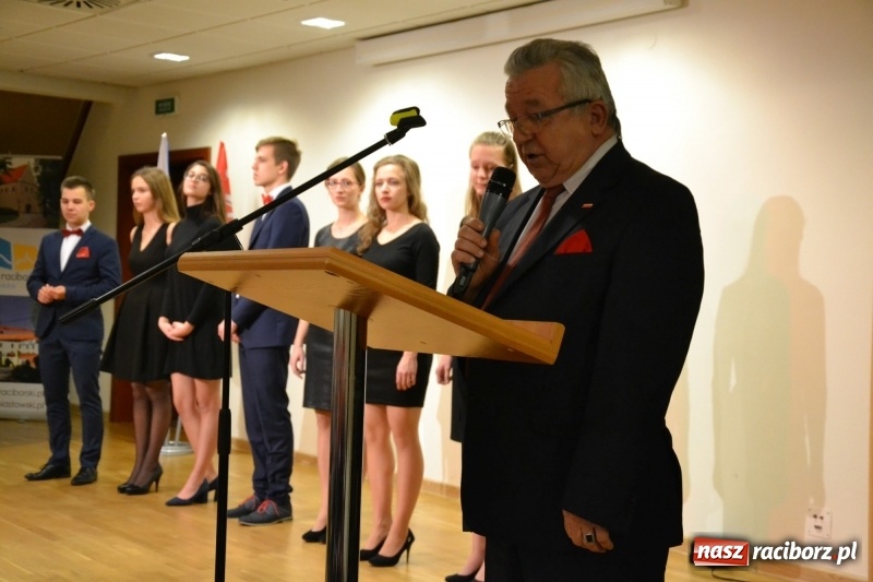 Zdjęcie w galerii na portalu naszraciborz.pl: 30-lecia Klubu Olimpijczyka Sokół. Uroczysta gala na Zamku Piastowskim  wiadomości z regionu