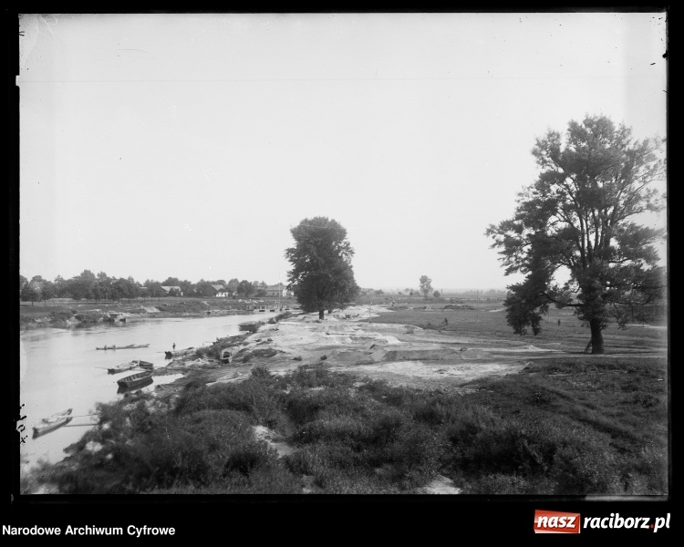 Zdjęcie w galerii na portalu naszraciborz.pl: Odra i raciborskie mosty na starej fotografii wiadomości z regionu