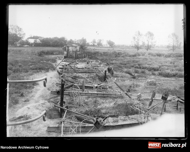 Zdjęcie w galerii na portalu naszraciborz.pl: Odra i raciborskie mosty na starej fotografii wiadomości z regionu