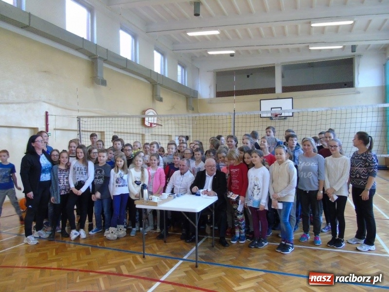 Zdjęcie w galerii na portalu naszraciborz.pl: Olimpijczycy zawitali w progi 18-tki  wiadomości z regionu