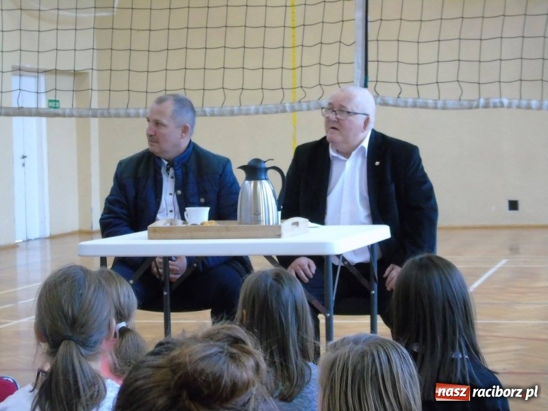 Zdjęcie w galerii na portalu naszraciborz.pl: Olimpijczycy zawitali w progi 18-tki  wiadomości z regionu