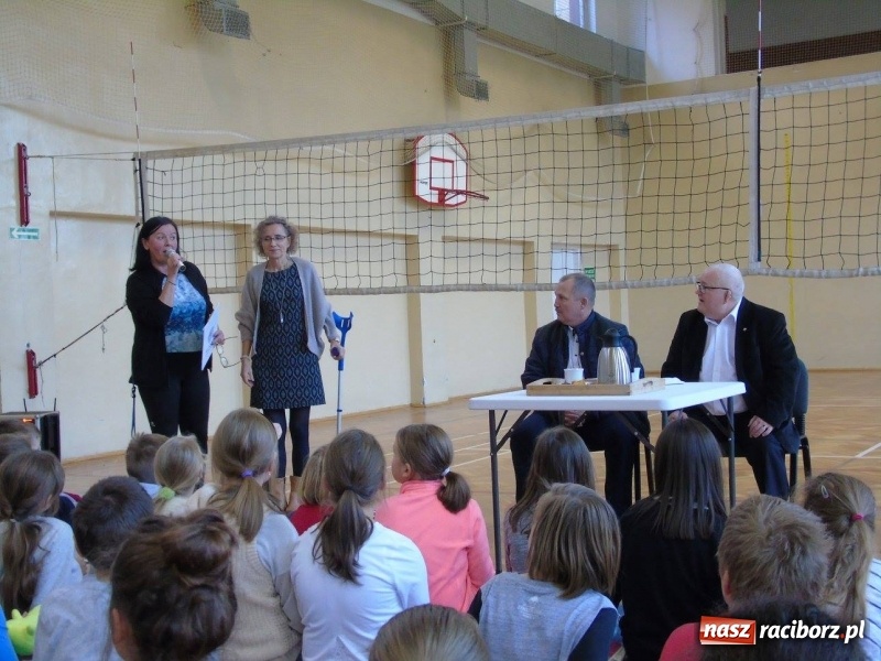 Zdjęcie w galerii na portalu naszraciborz.pl: Olimpijczycy zawitali w progi 18-tki  wiadomości z regionu